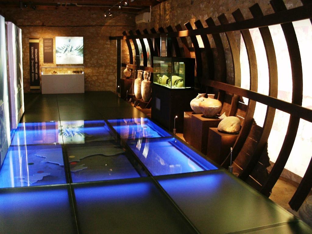安内津纳公寓式酒店 皮洛斯 外观 照片